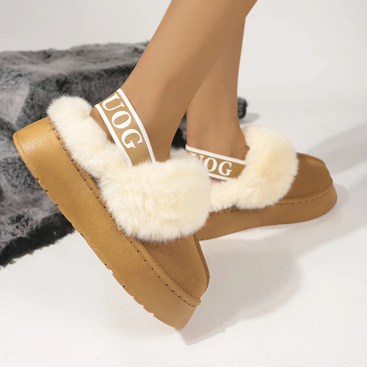 New Leather Women Fashion Winter Indoor Solid Color Suede Slippers LadSPECIFICATIONSBrand Name: QRLQHYBoot Type: Snow BootsShaft Material: Cotton FabricOutsole Material: RUBBERUpper Material: Cotton FabricHign-concerned Chemical: NoneODMEwomenstorenull