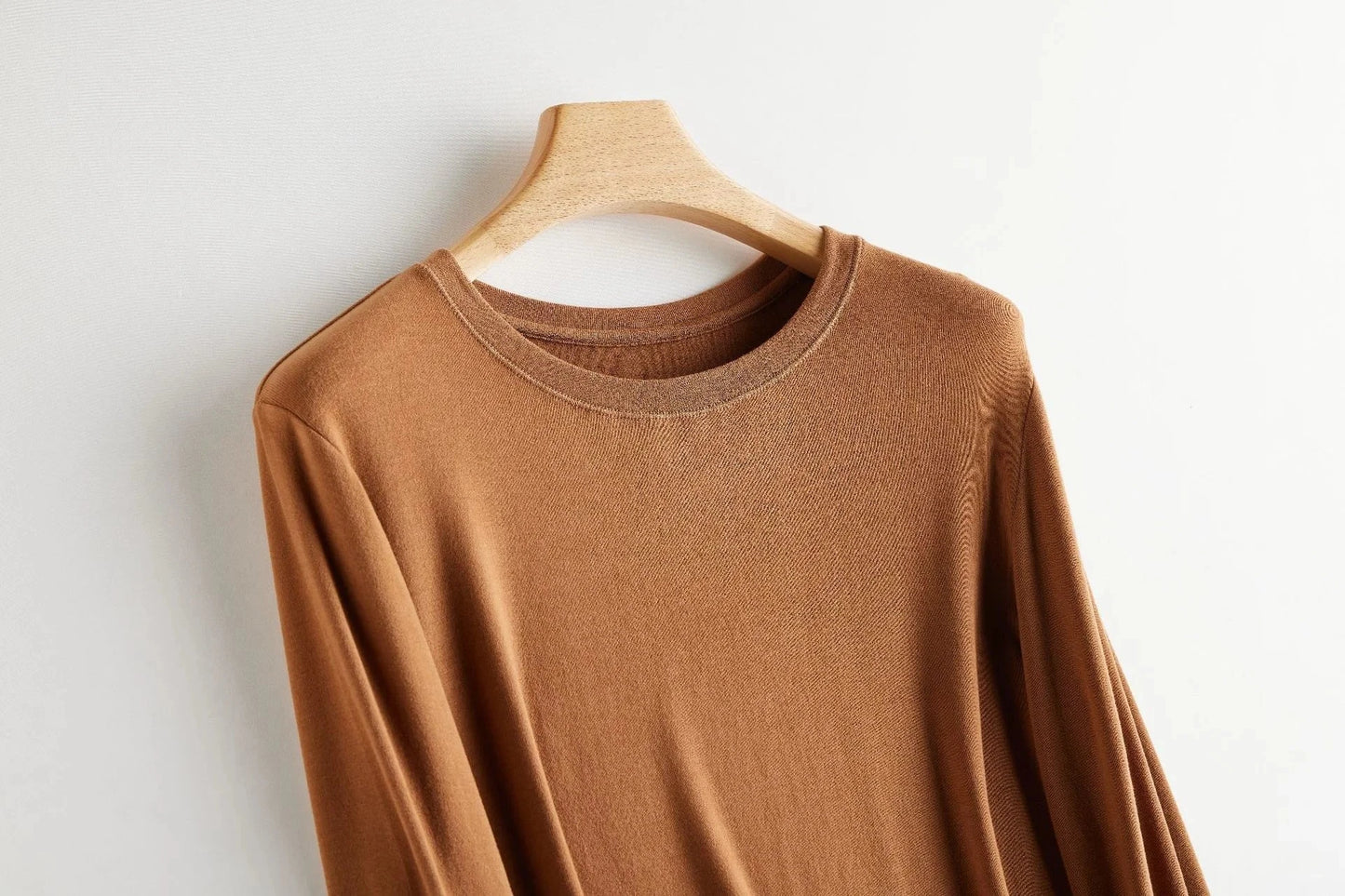 Wool Soft Long Sleeve T-shirts Women Round Neck Slim Fit Basic HeatingSPECIFICATIONSBrand Name: Y DemoStyle: Office LadyAge: MIDDLE AGEOrigin: Mainland ChinaCN: ZhejiangSeason: Autumn/WinterClothing Length: regularDecoration: noneElastDMEwomenstorenull