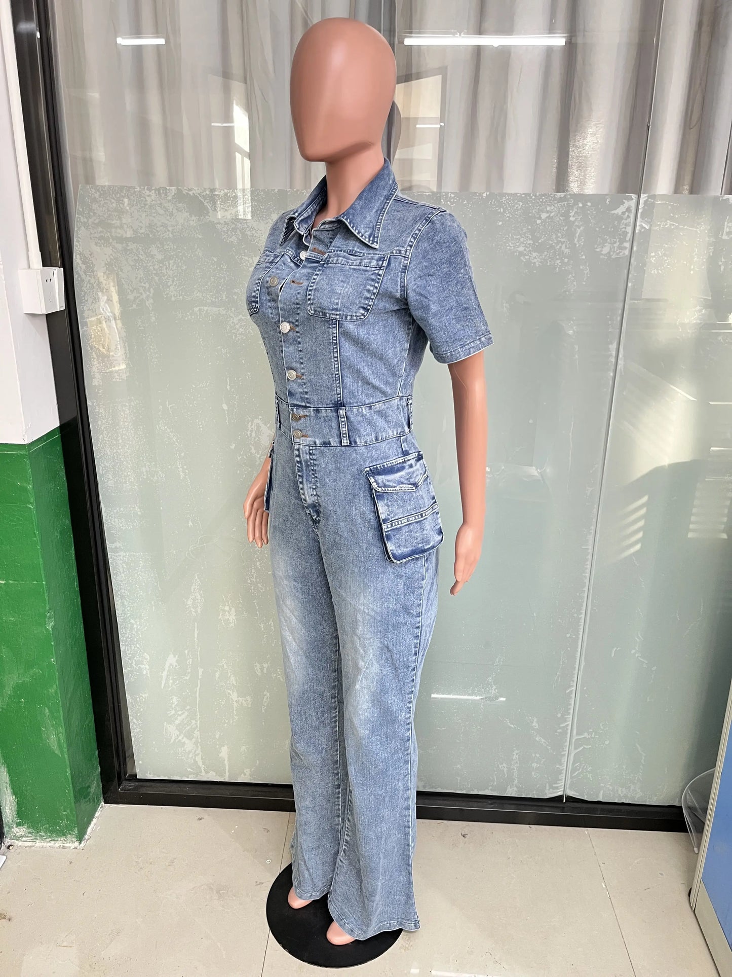 Jeans Jumpsuit Sexy Women Turn Down Collar Elegant Denim Casual RomperSPECIFICATIONSBrand Name: OKAYOASISStyle: High StreetAge: MIDDLE AGEOrigin: Mainland ChinaCN: GuangdongSeason: All seasonMaterial: COTTONMaterial: SPANDEXDecoration:DMEwomenstorenull