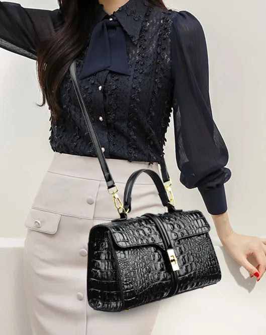 Leather Crocodile Pattern Women's Bag Fashion Brand Ladies HandbagsSPECIFICATIONSBrand Name: NoEnName_NullOrigin: Mainland ChinaCN: GuangdongLining Material: COTTONLining Material: POLYESTERMain Material: Genuine leatherPlace Of OriDMEwomenstorenull