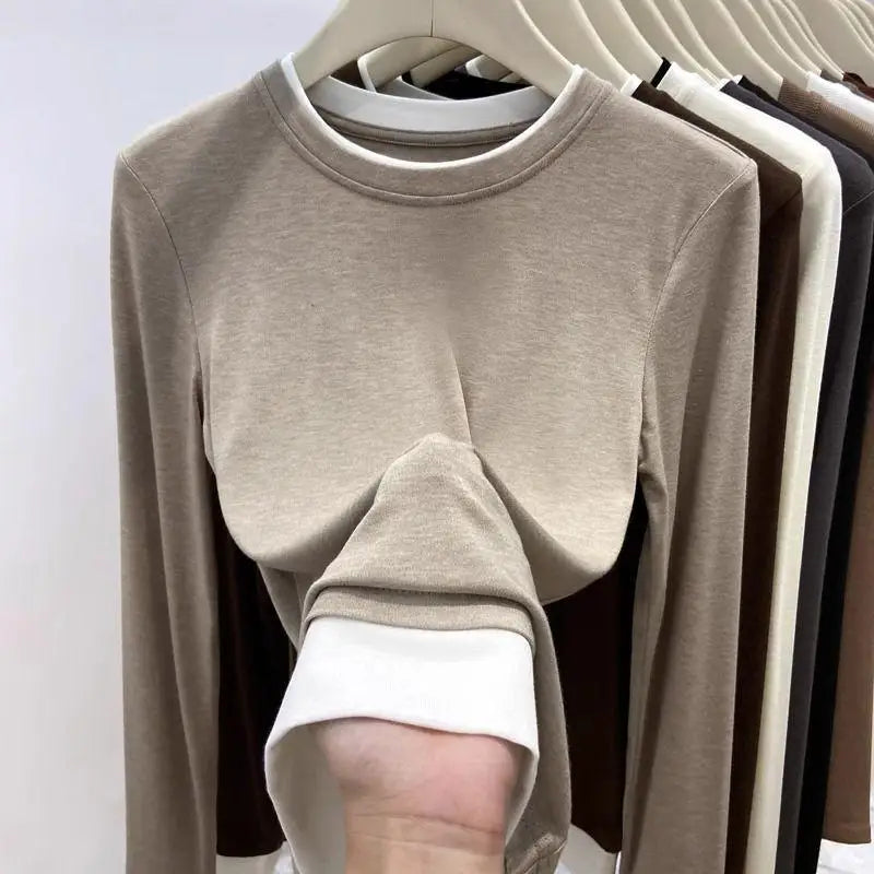 Contrasting Splicing Long Sleeved Round Neck T-shirt Base Shirt Warm TSPECIFICATIONSBrand Name: NoEnName_NullStyle: Office LadyAge: MIDDLE AGEOrigin: Mainland ChinaCN: GuangdongSeason: Autumn/WinterClothing Length: regularDecoration: PDMEwomenstorenull