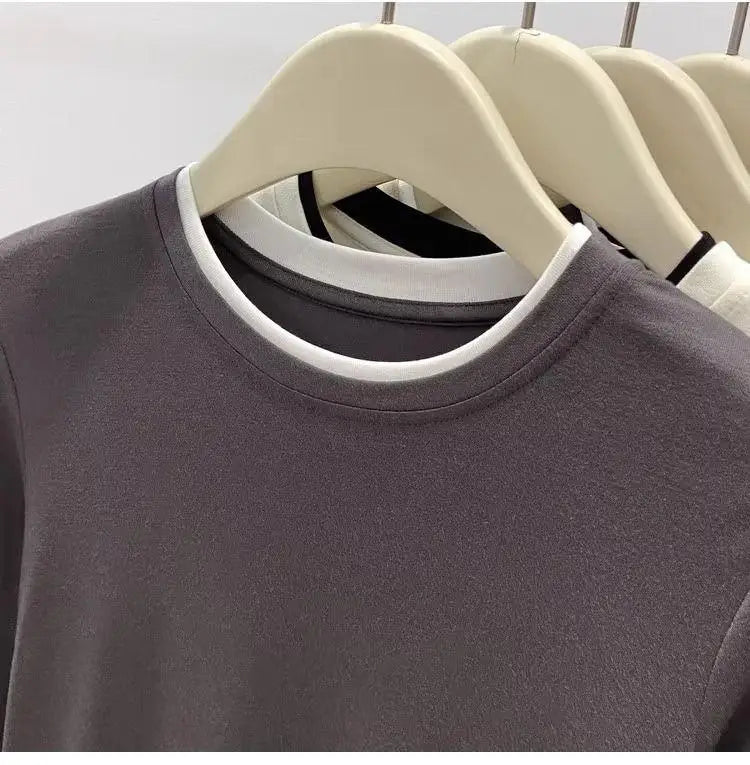 Contrasting Splicing Long Sleeved Round Neck T-shirt Base Shirt Warm TSPECIFICATIONSBrand Name: NoEnName_NullStyle: Office LadyAge: MIDDLE AGEOrigin: Mainland ChinaCN: GuangdongSeason: Autumn/WinterClothing Length: regularDecoration: PDMEwomenstorenull