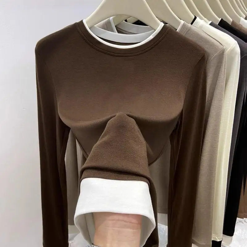 Contrasting Splicing Long Sleeved Round Neck T-shirt Base Shirt Warm TSPECIFICATIONSBrand Name: NoEnName_NullStyle: Office LadyAge: MIDDLE AGEOrigin: Mainland ChinaCN: GuangdongSeason: Autumn/WinterClothing Length: regularDecoration: PDMEwomenstorenull