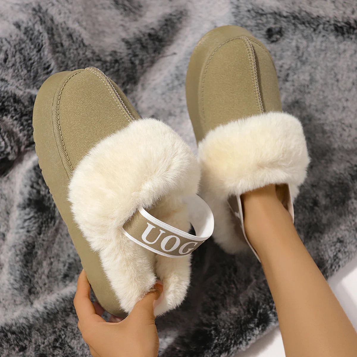 New Leather Women Fashion Winter Indoor Solid Color Suede Slippers LadSPECIFICATIONSBrand Name: QRLQHYBoot Type: Snow BootsShaft Material: Cotton FabricOutsole Material: RUBBERUpper Material: Cotton FabricHign-concerned Chemical: NoneODMEwomenstorenull