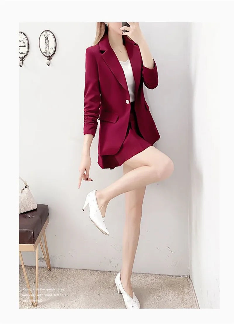 Chic 2-piece women's suit with unlined blazer and A-line skirt in elegant design.