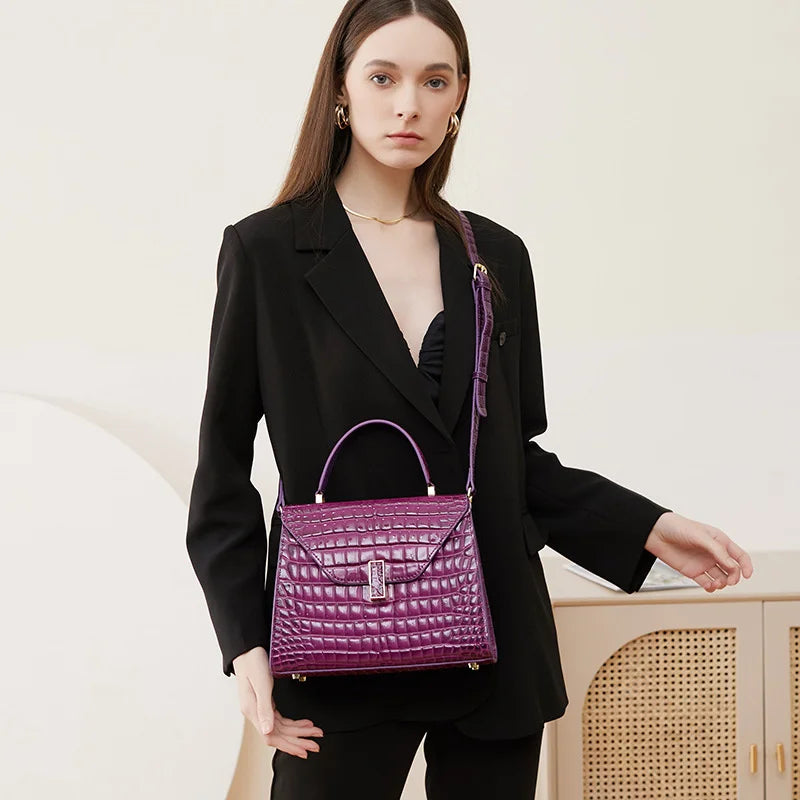 Luxury Crocodile Pattern Lady Handbag Women Shoulder Bags Designer FamSPECIFICATIONSBrand Name: NoEnName_NullOrigin: Mainland ChinaCN: ZhejiangLining Material: POLYESTERMain Material: Genuine leatherPlace Of Origin: ZHE JIANG ProvincePDMEwomenstorenull