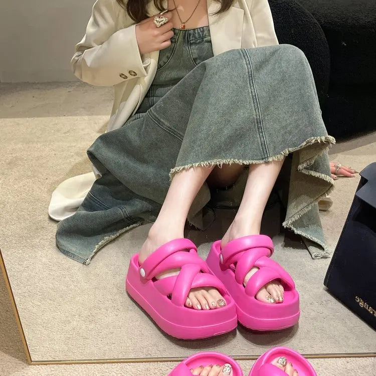 Thick Sole Heightened Women's Sandals with Simple CrossoverSPECIFICATIONSBrand Name: NoEnName_NullDressing style: OtherOutsole Material: EVAHeel Height: Med (3cm-5cm)With Platforms: NoHign-concerned Chemical: NoneSandal TypeDMEwomenstorenull