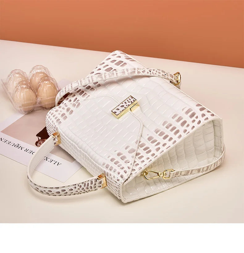 Luxury Crocodile Pattern Lady Handbag Women Shoulder Bags Designer FamSPECIFICATIONSBrand Name: NoEnName_NullOrigin: Mainland ChinaCN: ZhejiangLining Material: POLYESTERMain Material: Genuine leatherPlace Of Origin: ZHE JIANG ProvincePDMEwomenstorenull